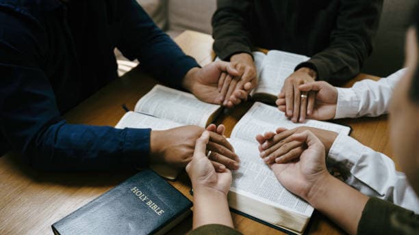 Oblates united in prayer around the Word of God
